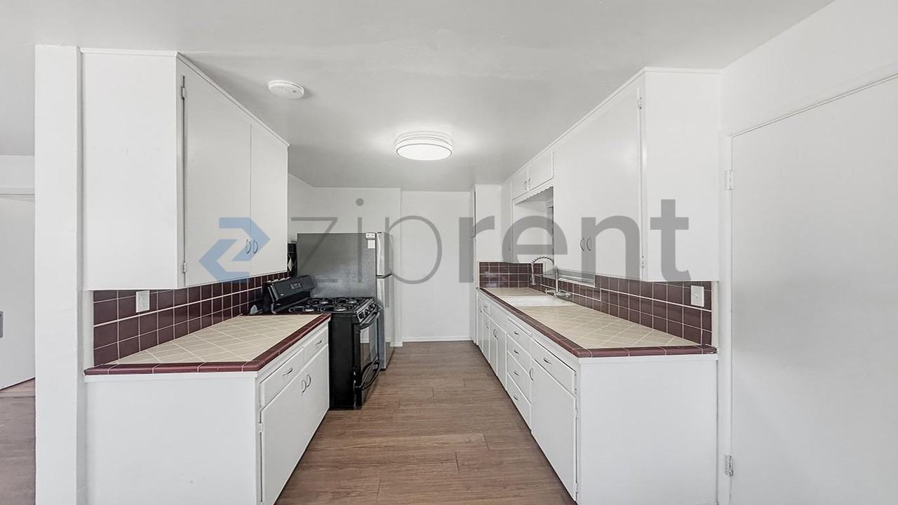 139 W 18th St #8 - Photo 4 of 8