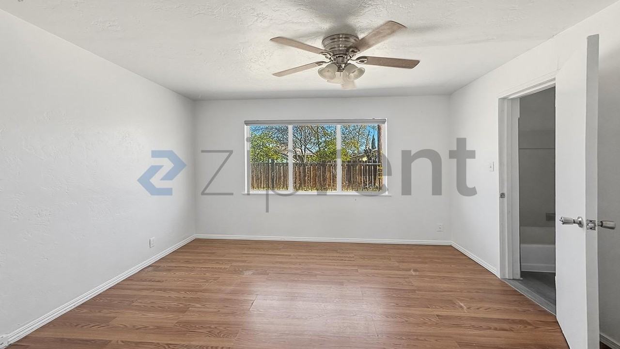 139 W 18th St #8 - Photo 7 of 8