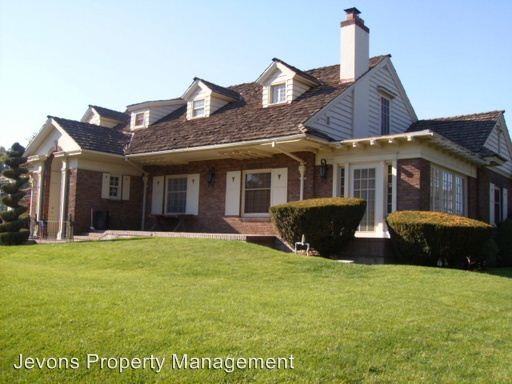 115 S Date St - Photo 2 of 5