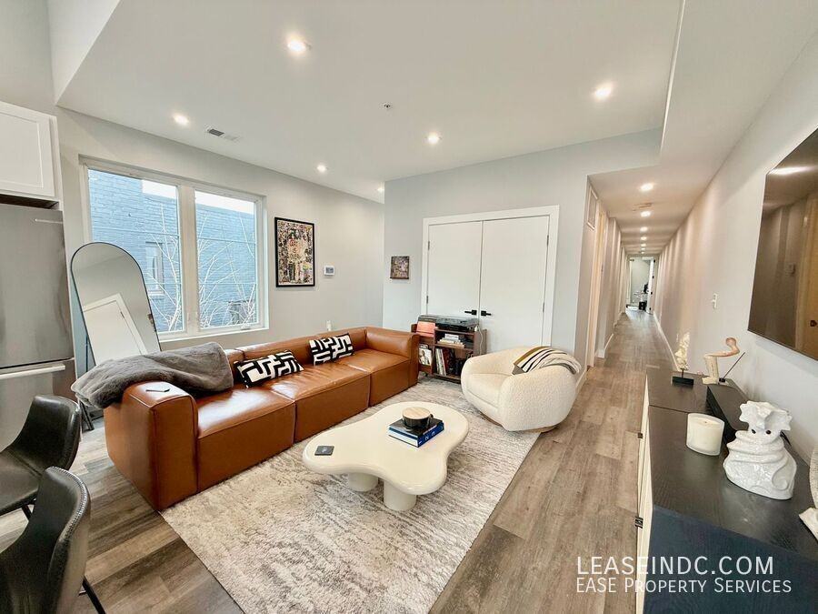 1262 Holbrook Ter Ne #C - Photo 4 of 29