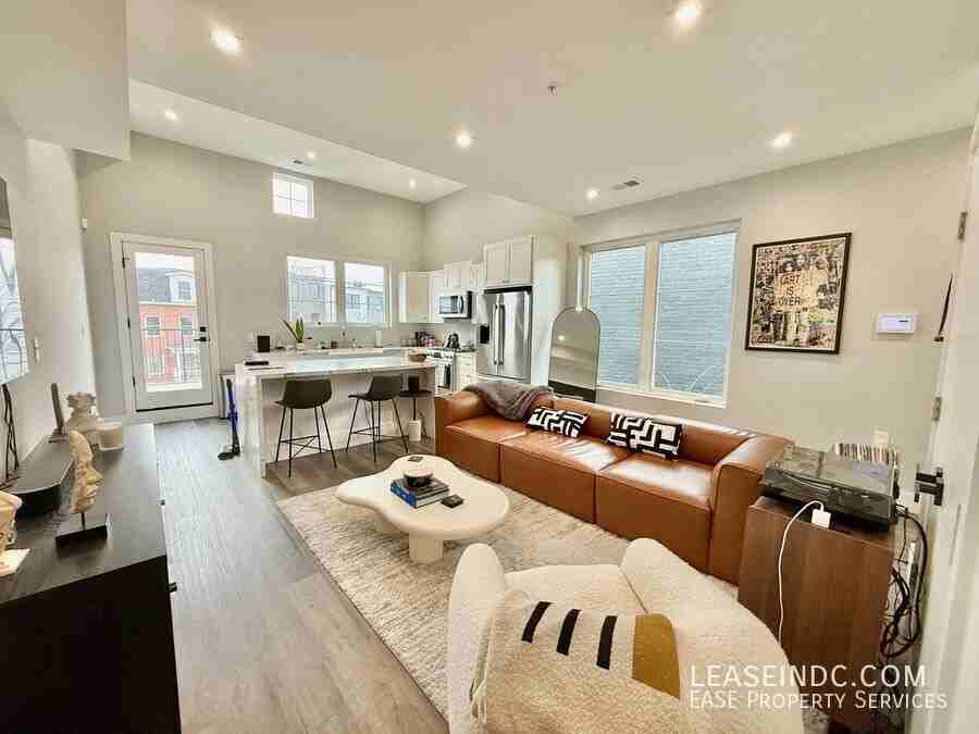 1262 Holbrook Ter Ne #C - Photo 5 of 29