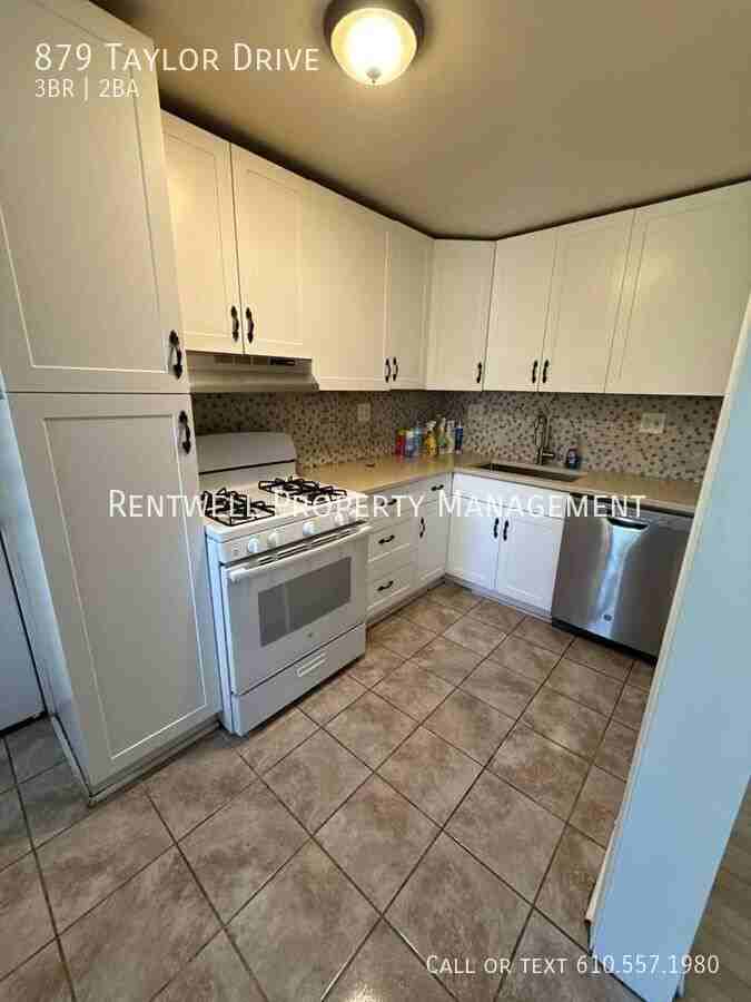 879 Taylor Dr - Photo 2 of 6