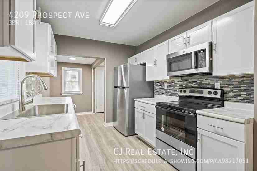 4209 Prospect Ave - Photo 4 of 11