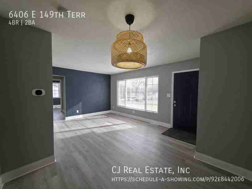 6406 E 149th Ter - Photo 2 of 11