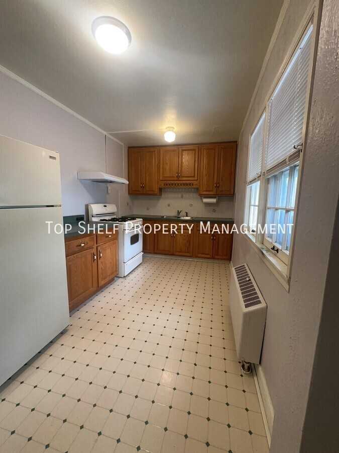 2303 E 9th St #3 - Photo 3 of 7
