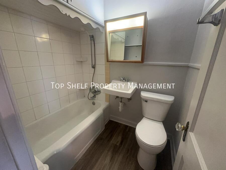 2303 E 9th St #3 - Photo 6 of 7