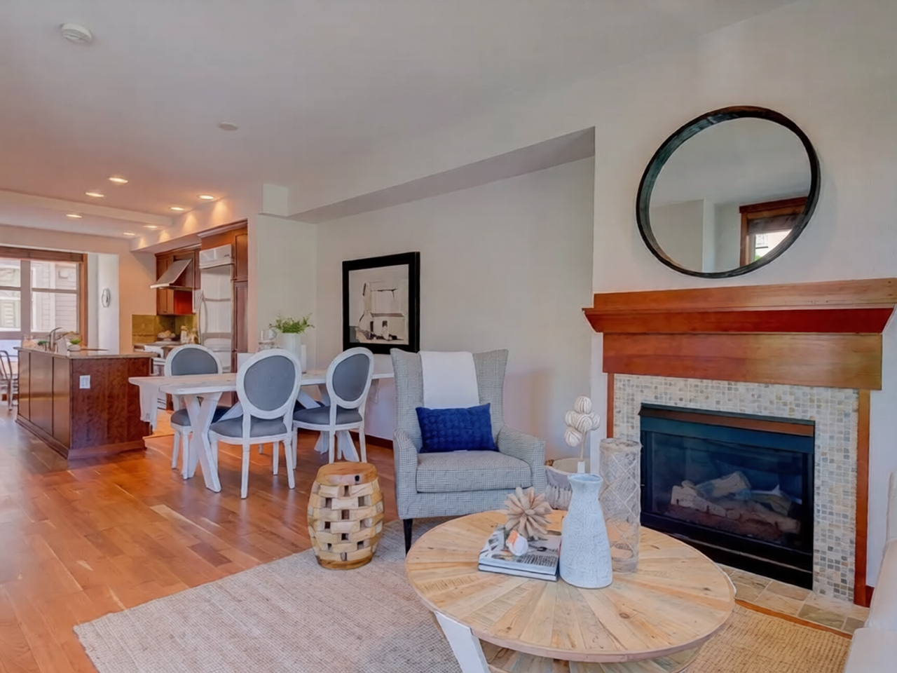 722 Nob Hill Ave N #D - Photo 3 of 25