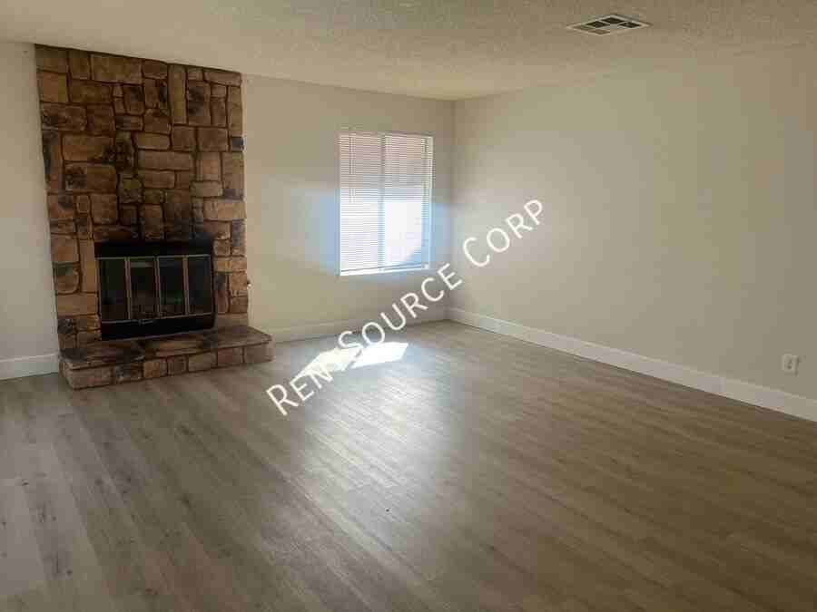 43837 David St - Photo 4 of 22