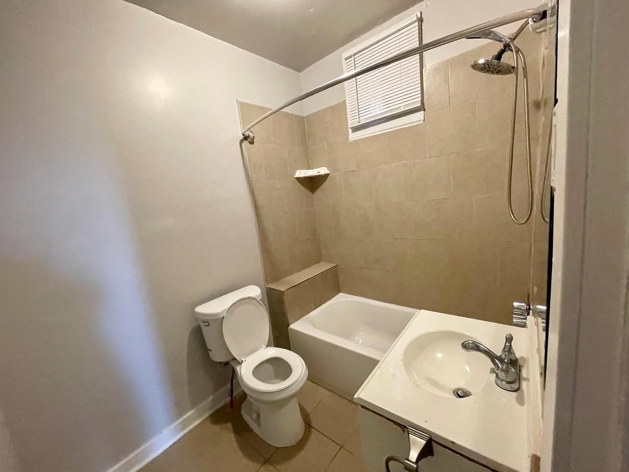 1313 W Allegheny Ave #1F - Photo 6 of 8