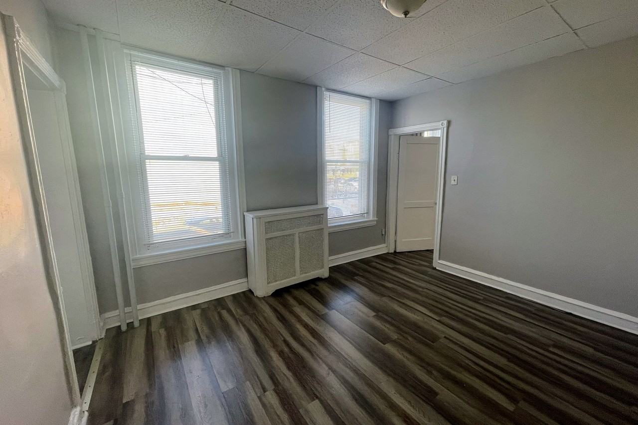 1242 W Allegheny Ave #1R - Photo 3 of 10