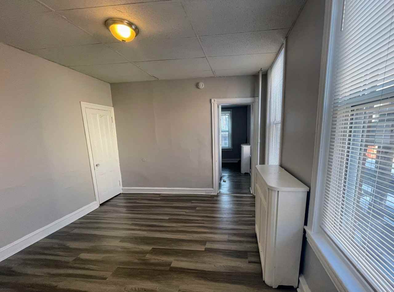 1242 W Allegheny Ave #1R - Photo 4 of 10