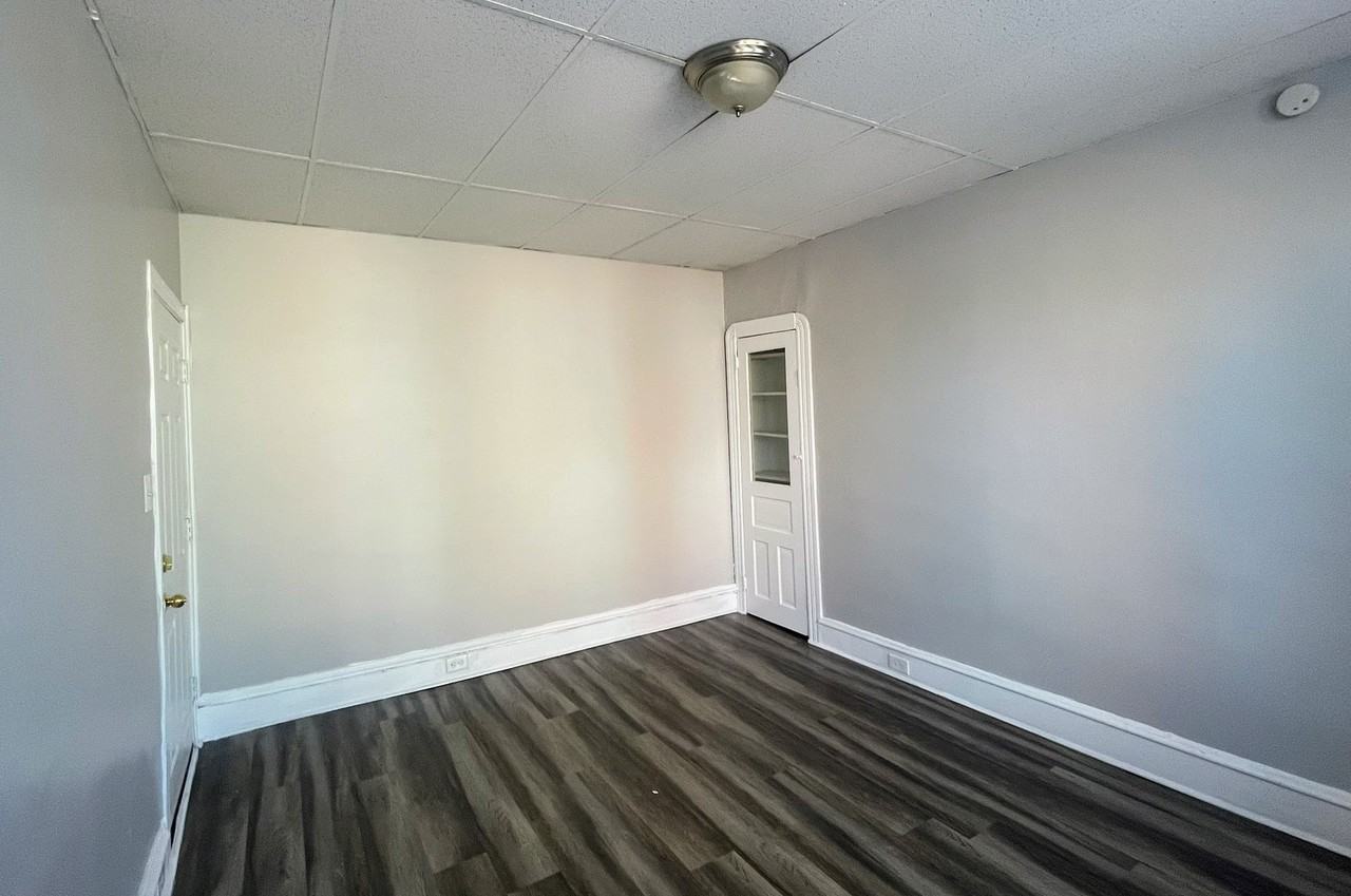 1242 W Allegheny Ave #1R - Photo 7 of 10