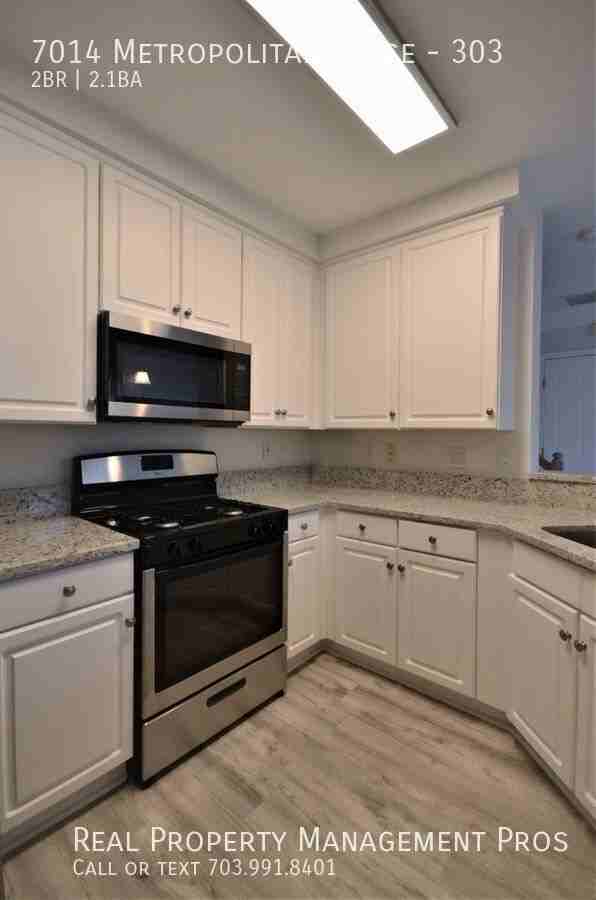 7014 Metropolitan Pl #303 - Photo 4 of 28