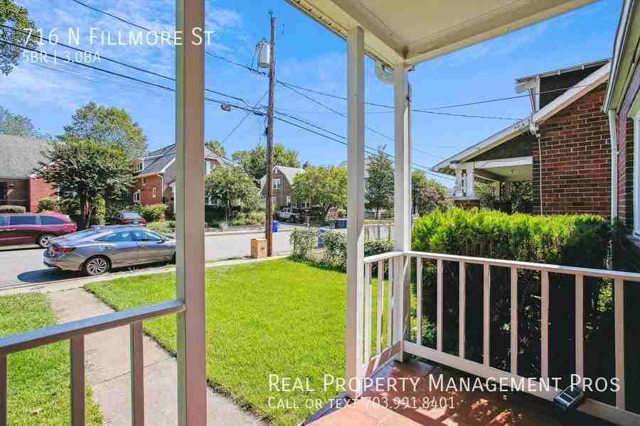 716 N Fillmore St - Photo 3 of 50