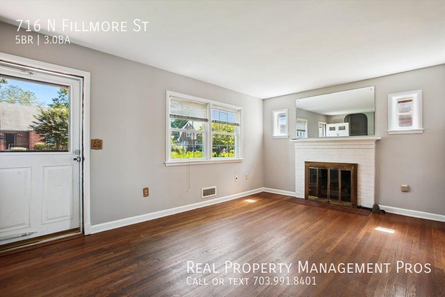 716 N Fillmore St - Photo 4 of 50