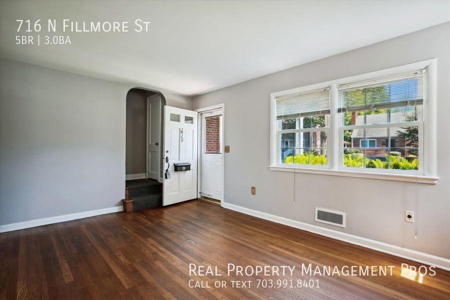 716 N Fillmore St - Photo 5 of 50