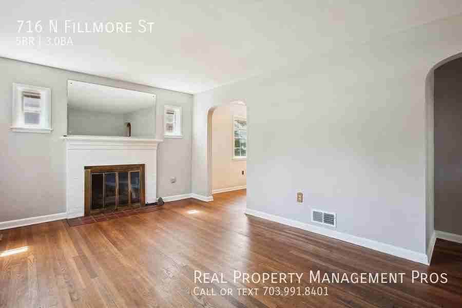 716 N Fillmore St - Photo 6 of 50