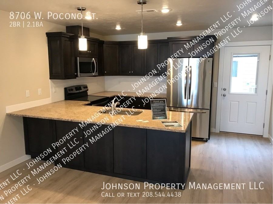 8706 W Pocono Ln - Photo 4 of 19