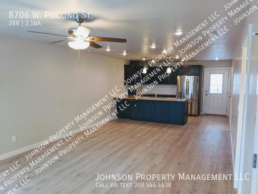 8706 W Pocono Ln - Photo 5 of 19