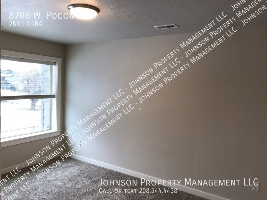 8706 W Pocono Ln - Photo 7 of 19