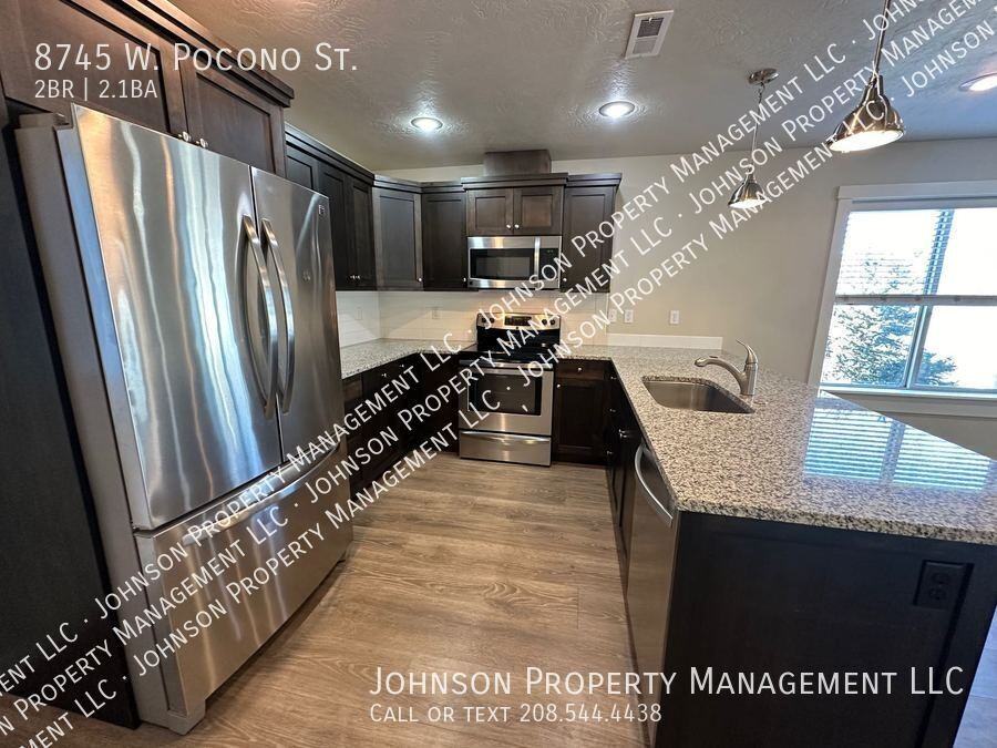 8745 W Pocono Ln - Photo 4 of 19