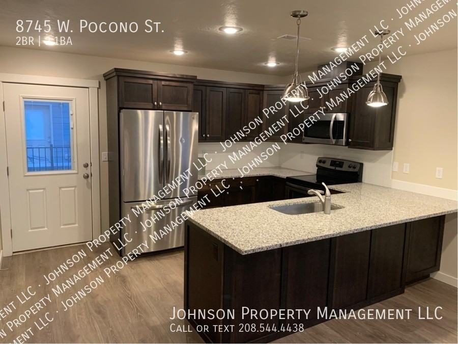 8745 W Pocono Ln - Photo 5 of 19