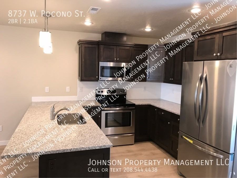 8737 W Pocono Ln - Photo 4 of 10