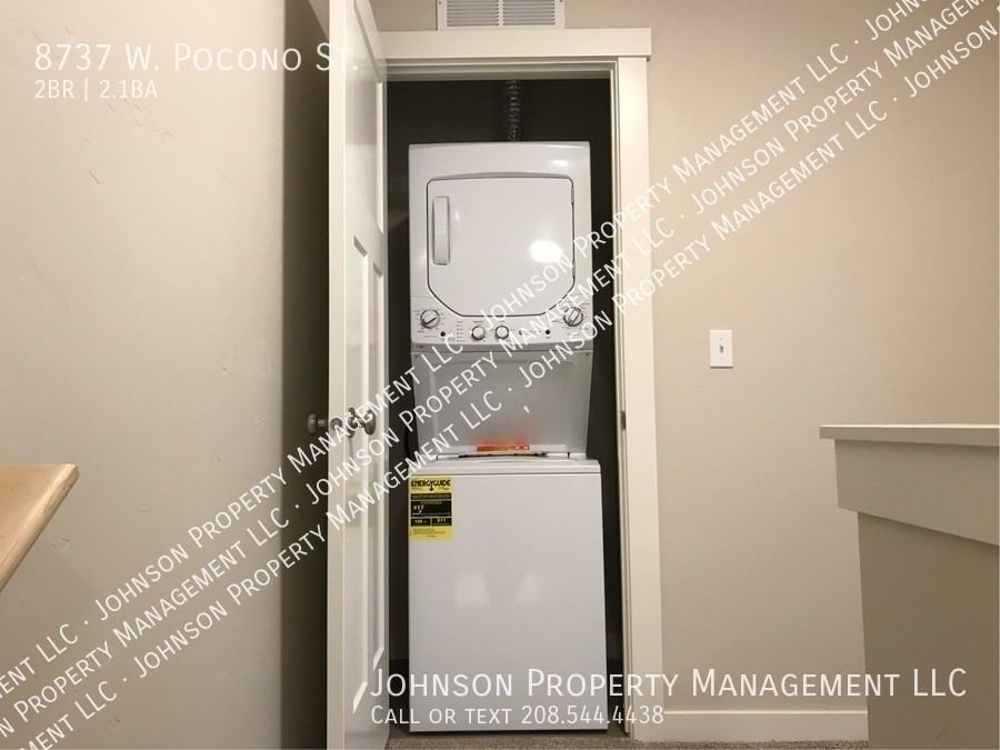 8737 W Pocono Ln - Photo 6 of 10