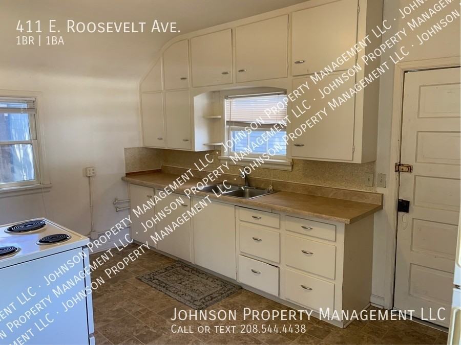 411 E Roosevelt Ave - Photo 4 of 11