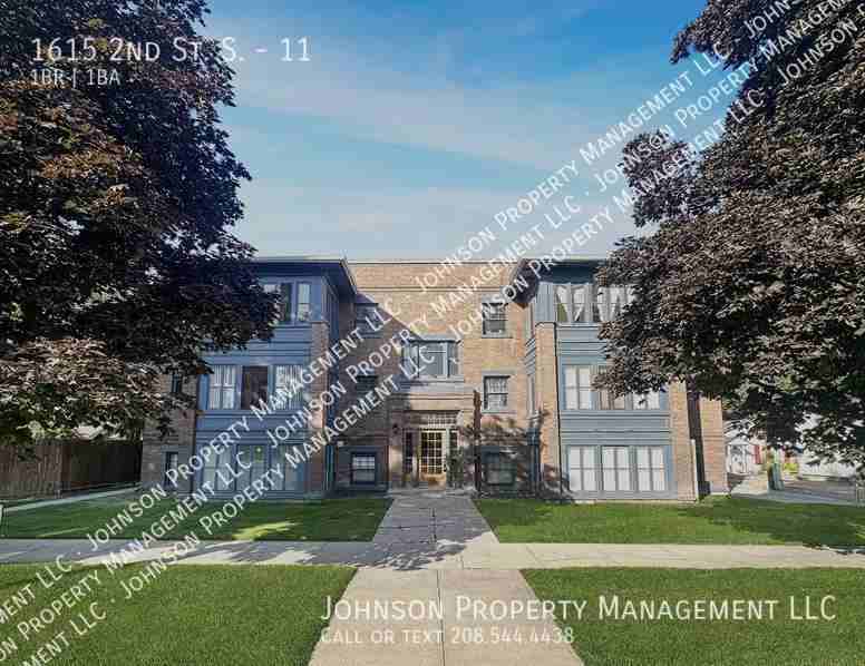 1615 2nd St S #11