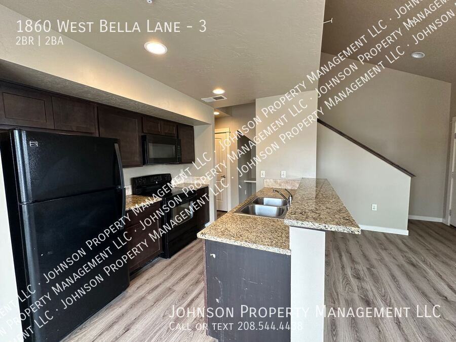 1860 W Bella Ln #3 - Photo 4 of 15