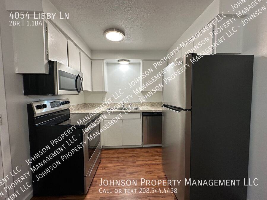 4054 W Libby Ln - Photo 4 of 17