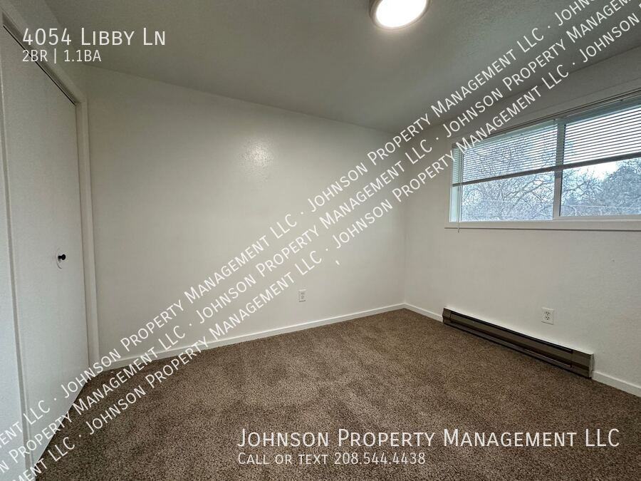 4054 W Libby Ln - Photo 7 of 17