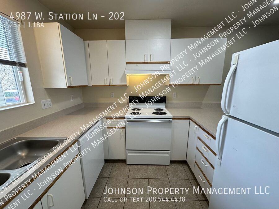 4987 W Station Ln #202 - Photo 2 of 13