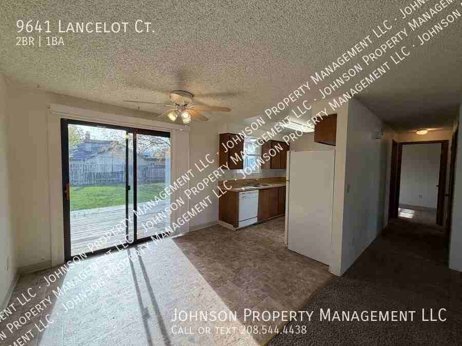 9641 W Lancelot Ct - Photo 5 of 13