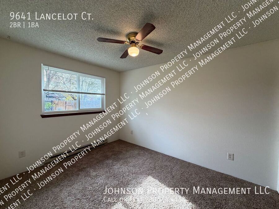 9641 W Lancelot Ct - Photo 6 of 13