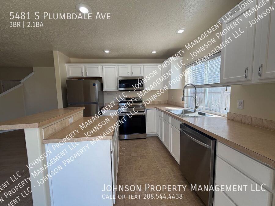 5481 S Plumbdale Ave - Photo 4 of 21