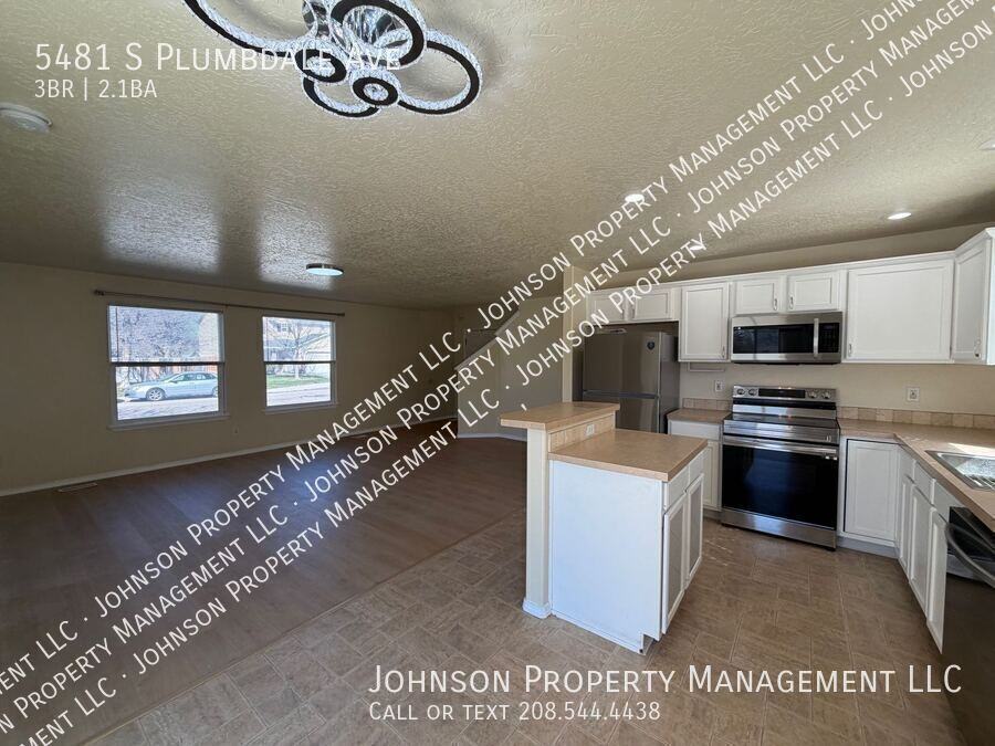 5481 S Plumbdale Ave - Photo 5 of 21