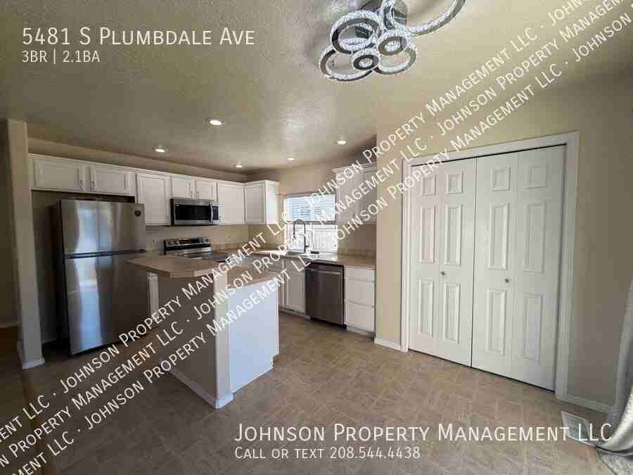 5481 S Plumbdale Ave - Photo 6 of 21