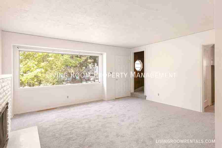 3740 Se Tibbetts St - Photo 3 of 20