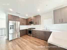featured image of 1147 N Beachwood Dr #5