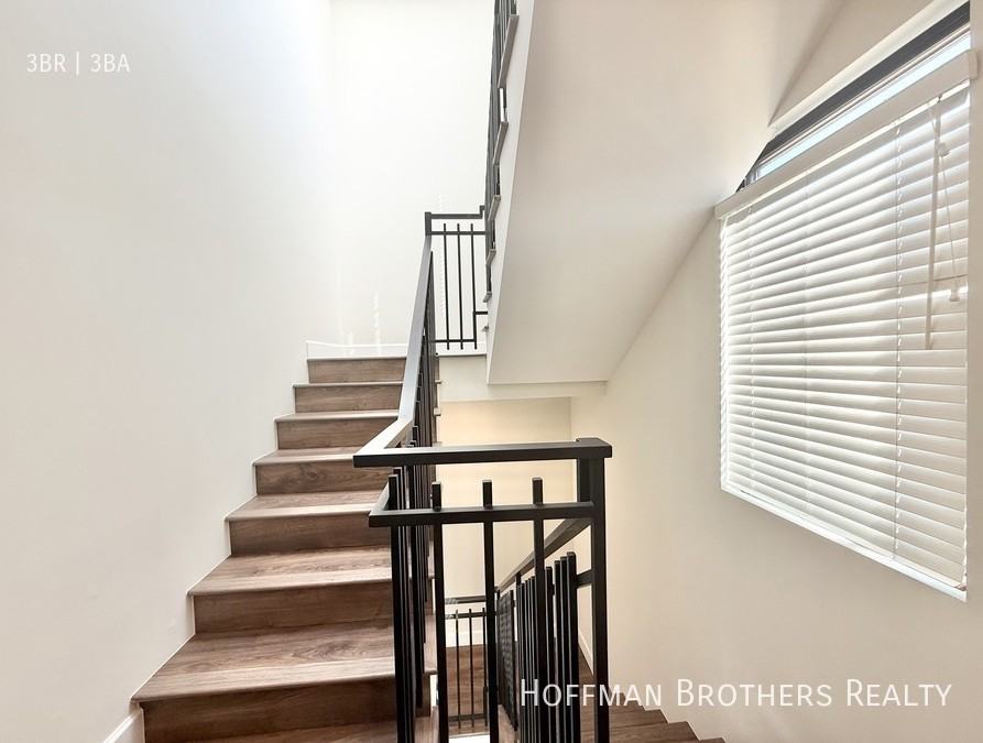 1147 N Beachwood Dr #5 - Photo 5 of 22