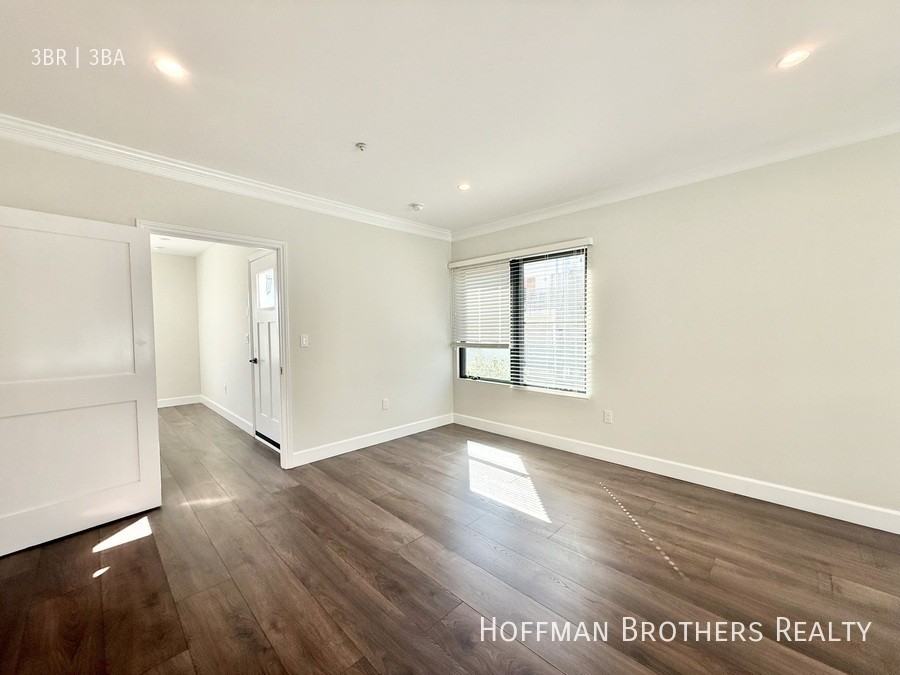 1147 N Beachwood Dr #5 - Photo 6 of 22