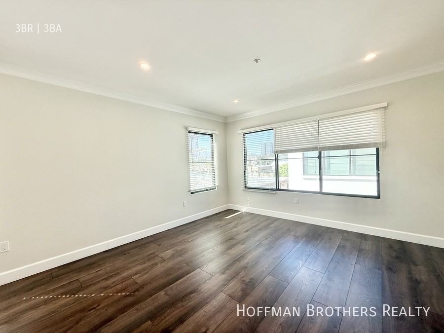 1147 N Beachwood Dr #5 - Photo 7 of 22