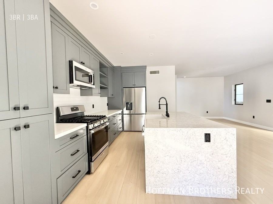 1249 S Plymouth Blvd #1249 - Photo 2 of 14