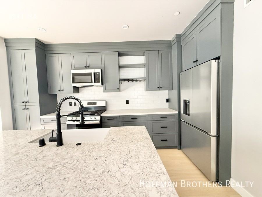 1249 S Plymouth Blvd #1249 - Photo 3 of 14