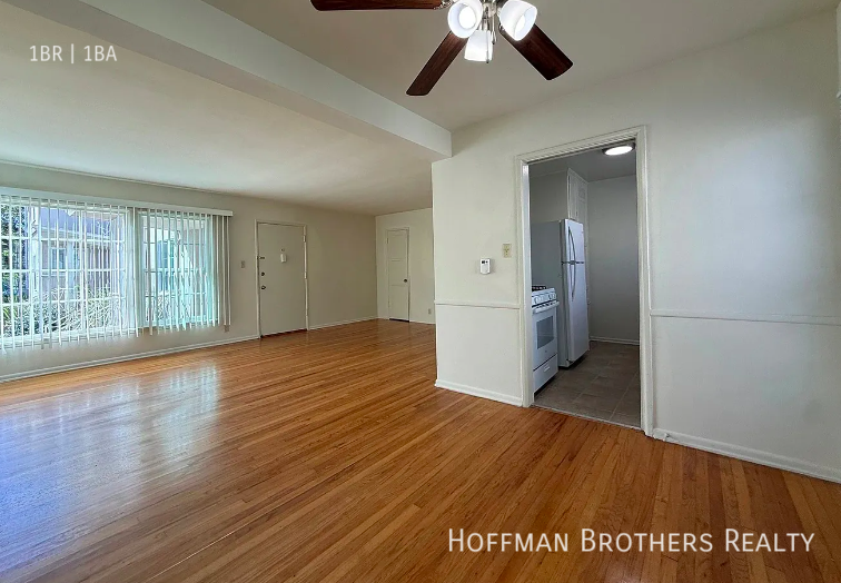 1117 26th St #5 - Photo 2 of 9