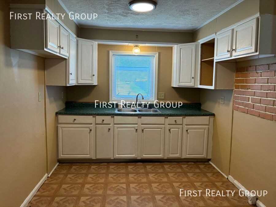 5290 Derby Rd - Photo 2 of 12
