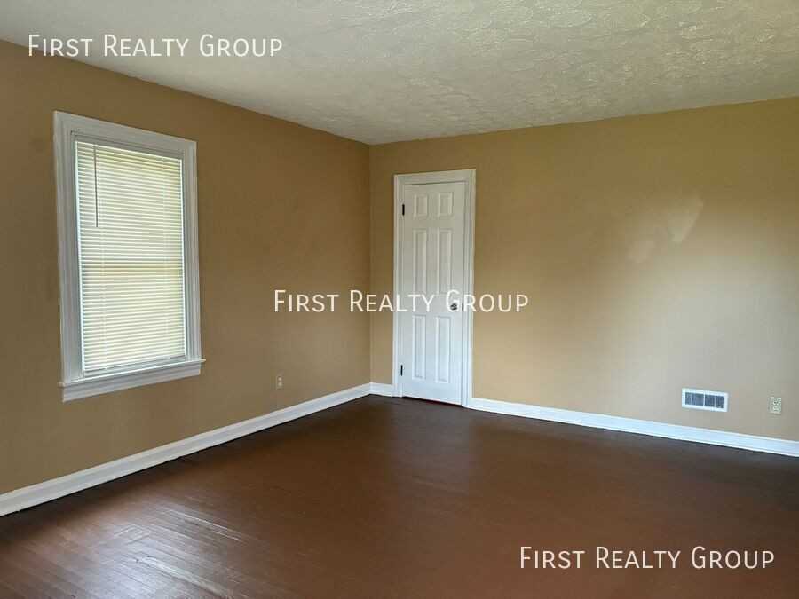 5290 Derby Rd - Photo 4 of 12