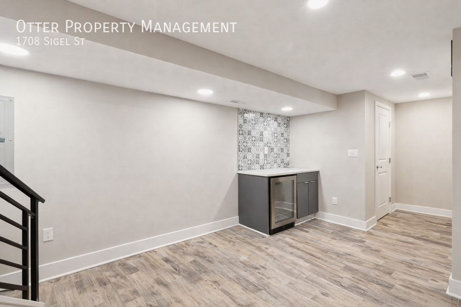 1708 Sigel St - Photo 6 of 26